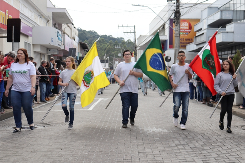 Sem desfile, Gaspar celebra Semana da P�tria com a��es nas escolas