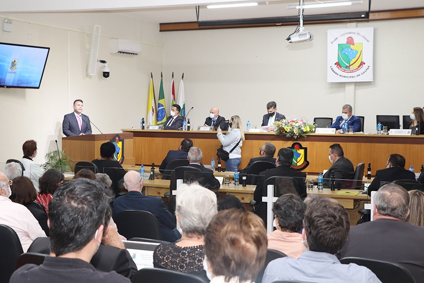 C�mara de Gaspar entrega t�tulos de Cidad�o Em�rito e Cidad�o Honor�rio