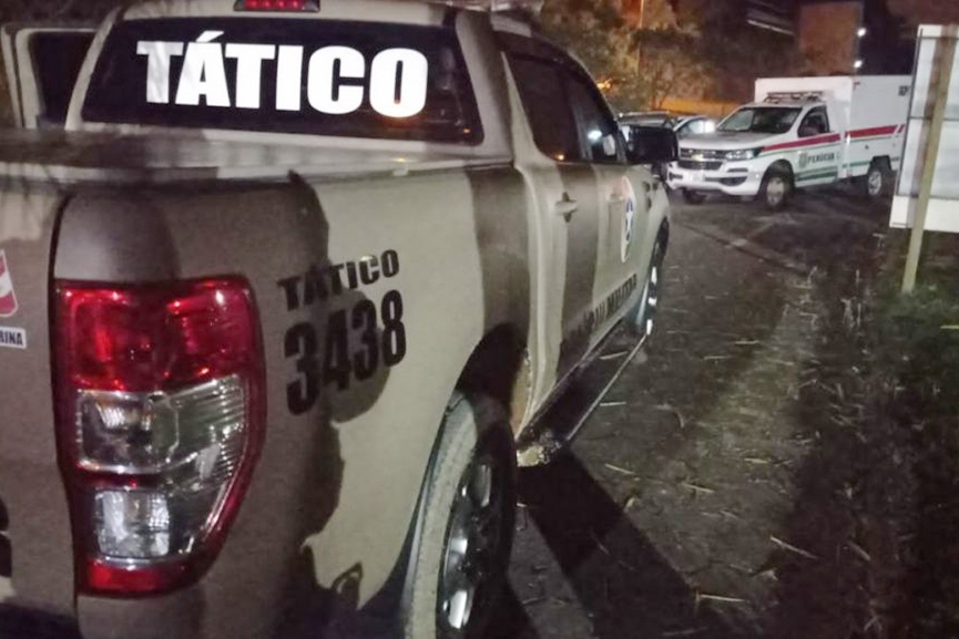 Assalto em Api�na termina com bandido morto em troca de tiros em Gaspar
