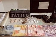 Dois traficantes s�o presos pelo PPT de Gaspar no bairro Figueira