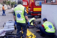 Acidente entre carro e moto deixa jovem ferido no bairro Santa Terezinha, em Gaspar