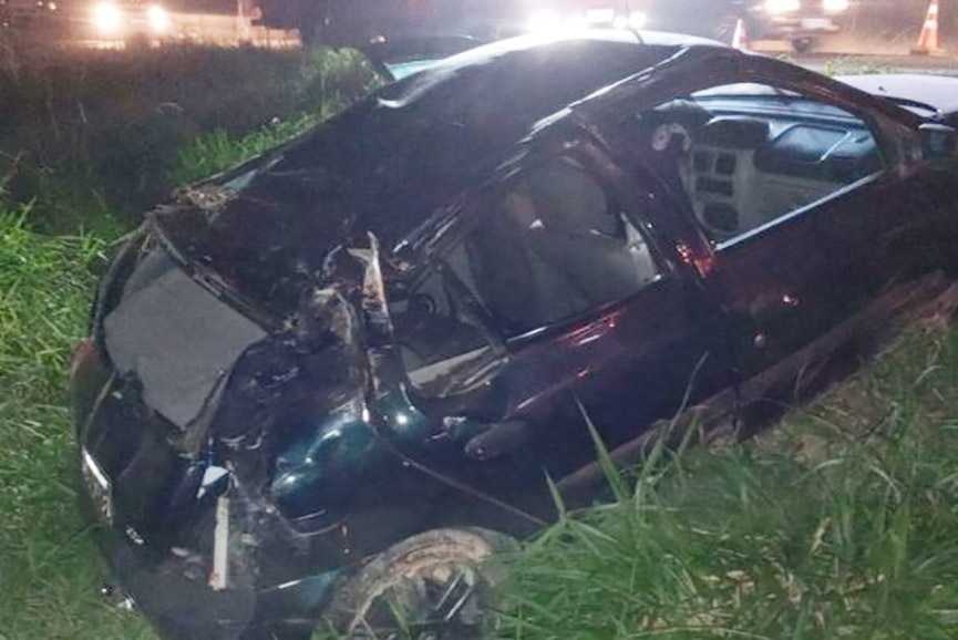 Capotamento deixa tr�s feridos na BR-470, em Ilhota