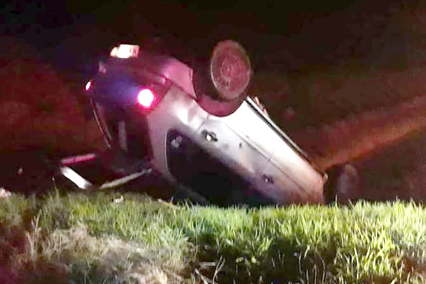 Jovem � hospitalizado ap�s capotamento no bairro Gaspar Grande, em Gaspar