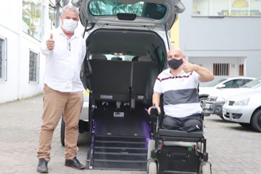 Carro da C�mara de Vereadores de Gaspar � adaptado para cadeirante