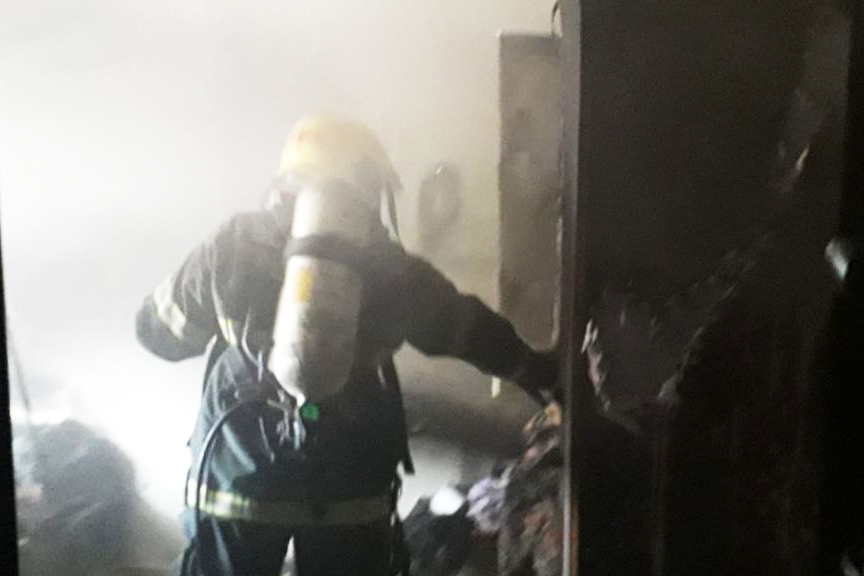 Crian�a e idosa sofrem queimaduras em inc�ndio em resid�ncia em Gaspar