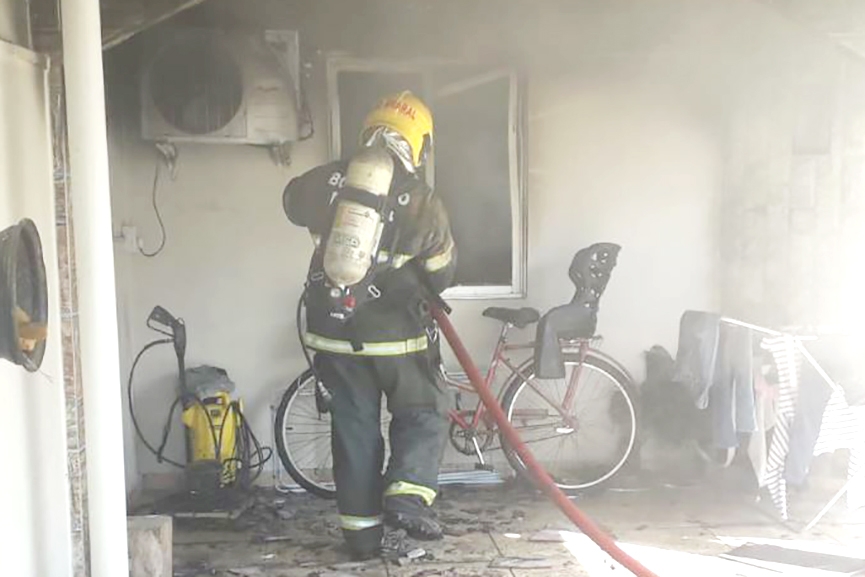 Av� � presa ap�s se trancar em quarto com neta e atear fogo em colch�o em Gaspar