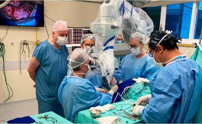 Hospital Santa Isabel recebe novo microsc�pio para cirurgias de alta complexidade
