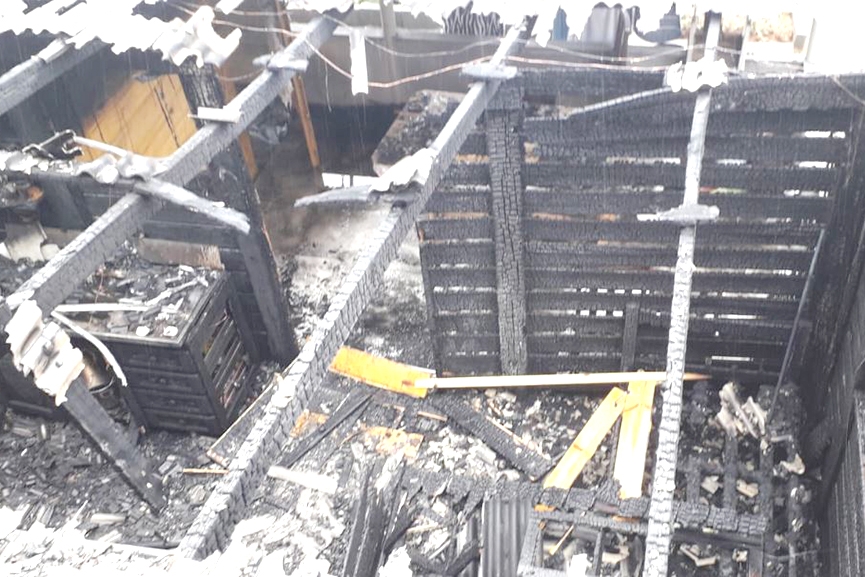 Inc�ndio atinge duas casas no bairro Margem Esquerda, em Gaspar