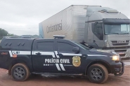 Caminh�o e semirreboque roubados em Joinville s�o recuperados em Gaspar