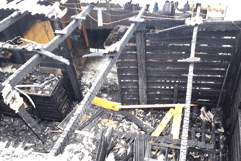 Mulher que perdeu casa em inc�ndio pede ajuda para reconstruir lar