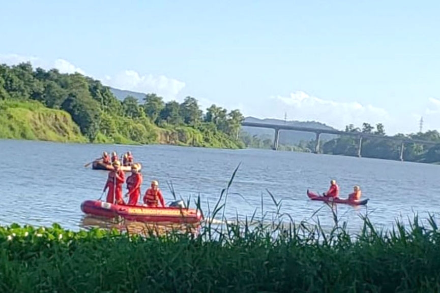 Após três dias de buscas, bombeiros encontram corpo de menino que se afogou no rio em Ilhota