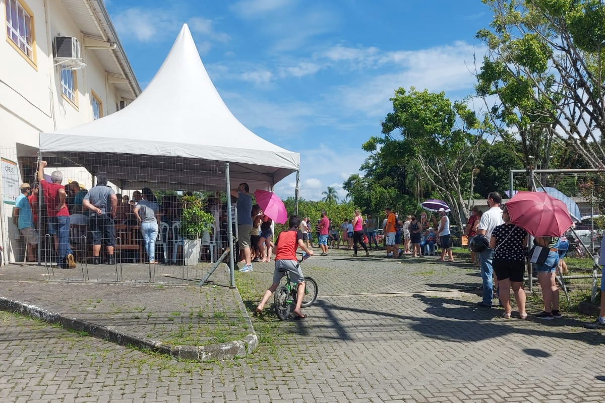 Triplica o número de pessoas que buscam pela vacina contra o coronavírus em Gaspar