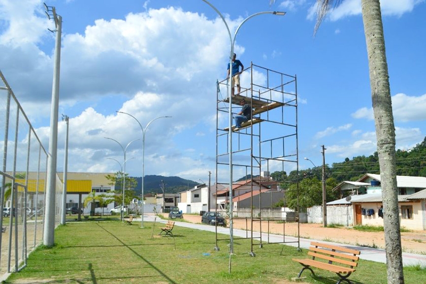 V�ndalos depredam sistema de ilumina��o de �rea de lazer do Bela Vista, em Gaspar