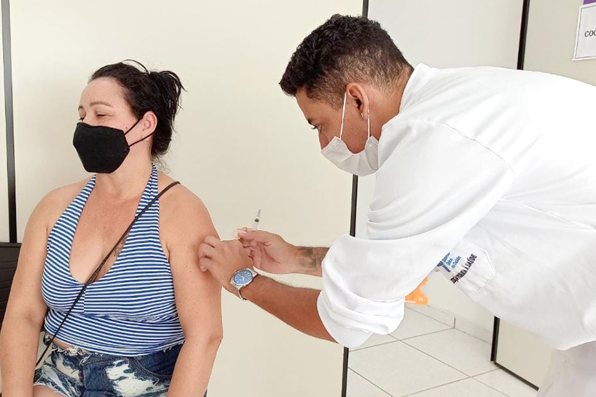 Covid-19: Gaspar inicia a aplica��o da quarta dose em imunossuprimidos