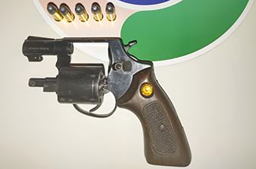 PM prende homem por amea�a e porte ilegal de arma de fogo em Ilhota