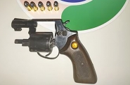 PM prende homem por amea�a e porte ilegal de arma de fogo em Ilhota