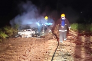 Motorista sai ileso após carro pegar fogo no Gasparinho, em Gaspar