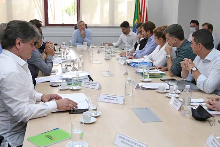 Prefeito de Gaspar e representantes de outras 10 cidades analisam projetos do Plano 1000