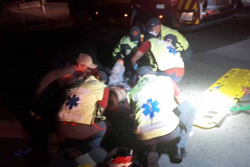 Motociclista se perde e colide contra placa de sinaliza��o na BR-470, em Gaspar