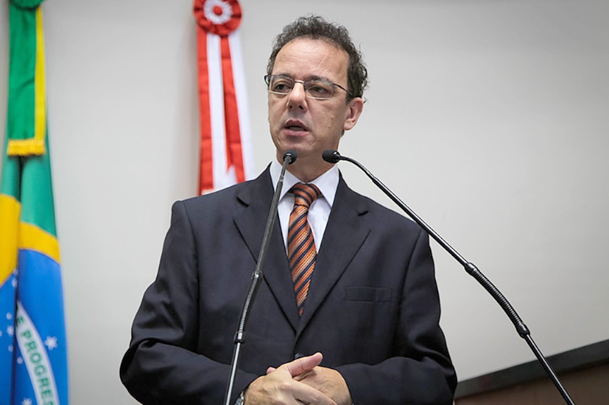 Gasparense recebe mo��o de aplausos do deputado estadual Ismael dos Santos