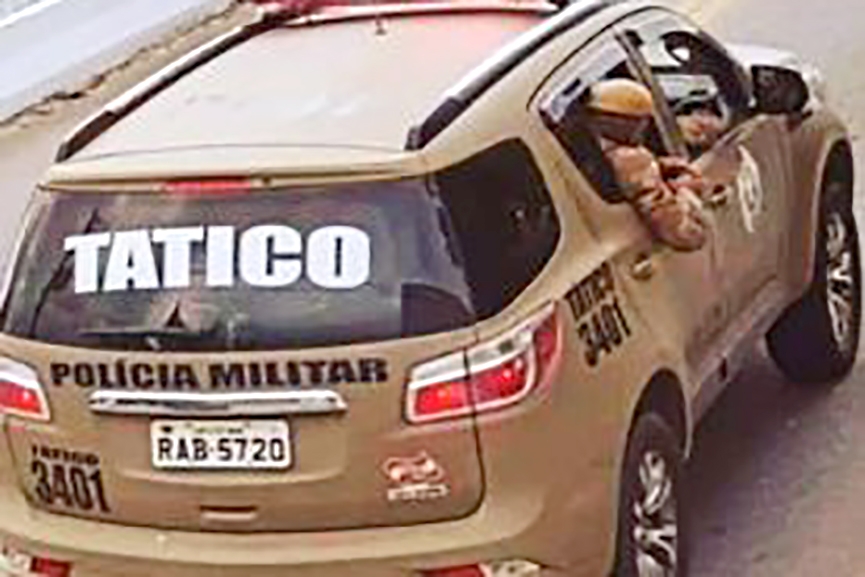 Mulher � presa por tr�fico de drogas no Coloninha, em Gaspar