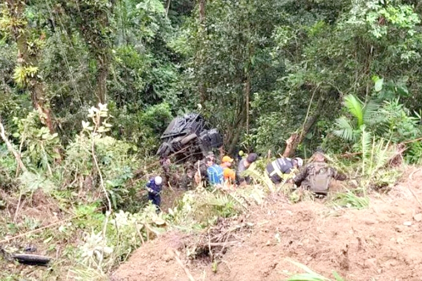 Exército busca por armamentos perdidos em acidente com caminhão em Blumenau