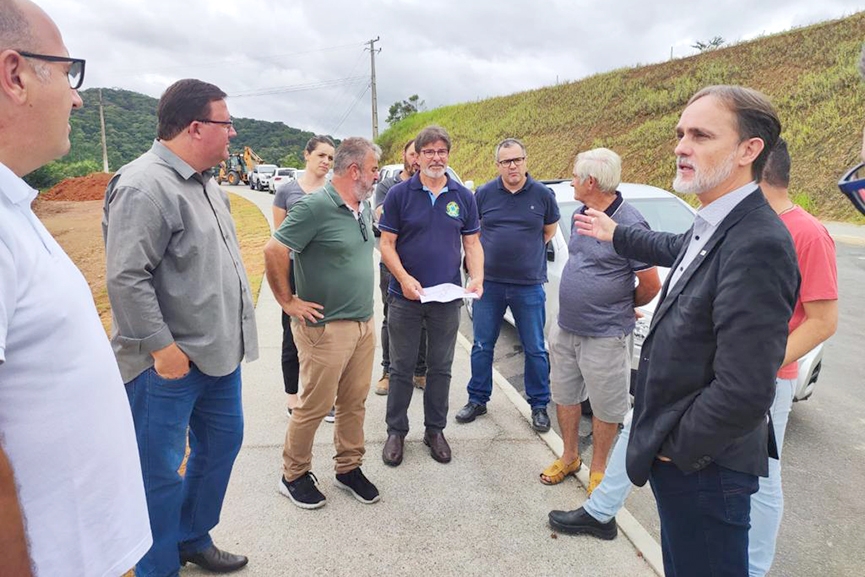 Vereadores aprovam mo��o de apelo por extens�o de via marginal na BR-470, em Gaspar