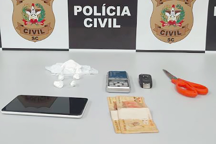 Traficante que fazia delivery de drogas em Gaspar � preso pela Pol�cia Civil