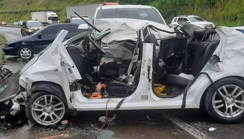 Três pessoas morrem em grave acidente na BR-470, em Blumenau