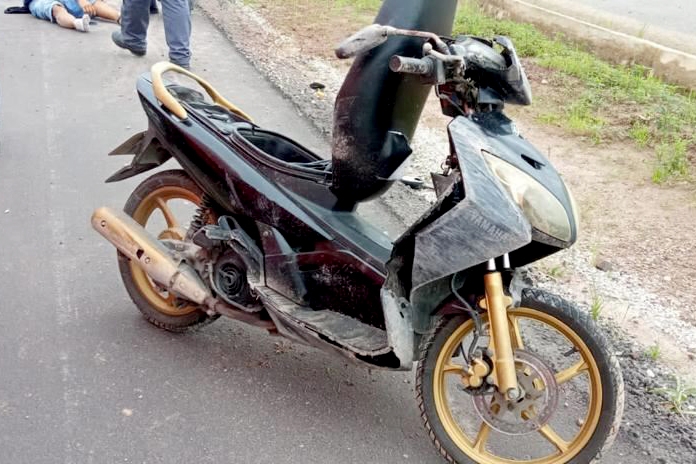 Jovem sofre queda de moto na BR-470, em Ilhota