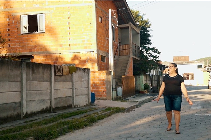 Prefeitura entrega 178 escrituras para fam�lias do Jardim Primavera, no Bela Vista