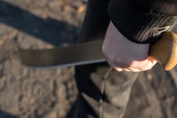 Homem � atacado com golpes de fac�o na cabe�a em Rio do Sul