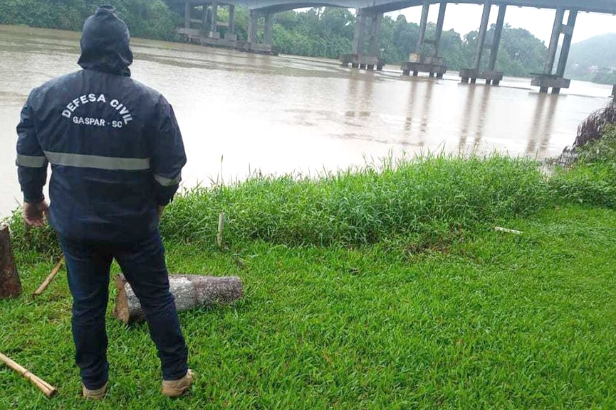 Defesa Civil coloca Gaspar em 'situa��o de aten��o' por conta do n�vel do rio