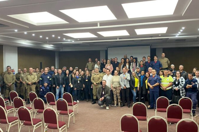 Ditran de Gaspar treina agentes para estimular respeito �s pessoas autistas