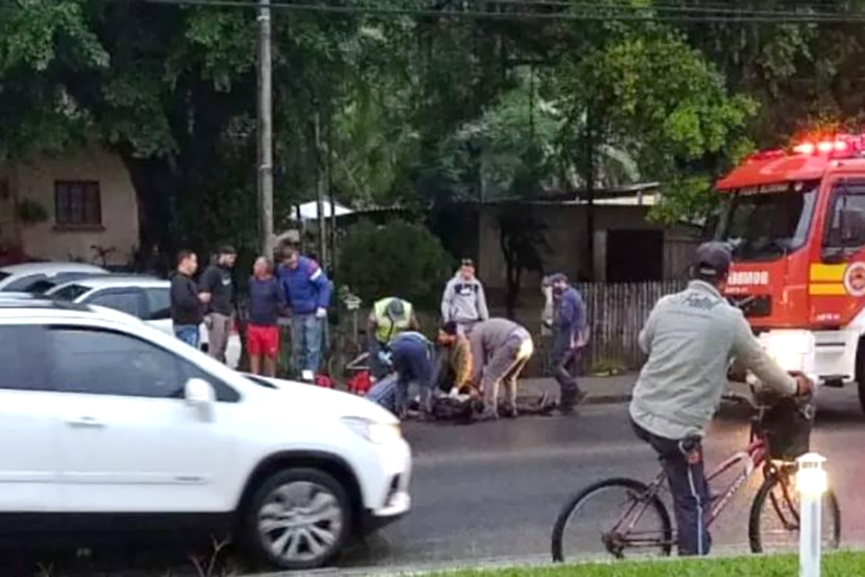Mulher morre em grave acidente entre bicicleta e caminh�o em Blumenau