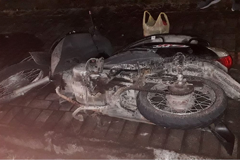 Motociclista fica gravemente ferido ap�s colis�o contra carro no Gaspar Mirim