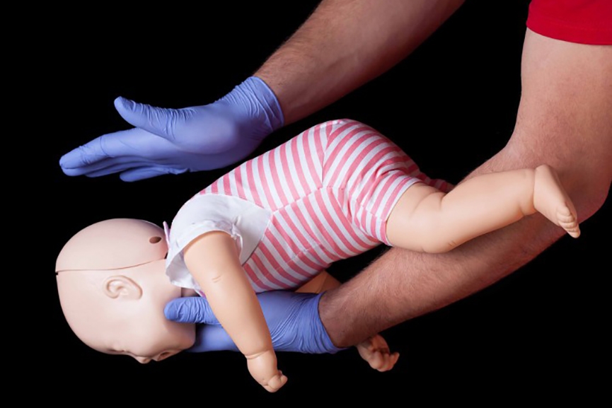 Bombeiros salvam beb� de 19 dias que engasgou com leite materno no Po�o Grande, em Gaspar