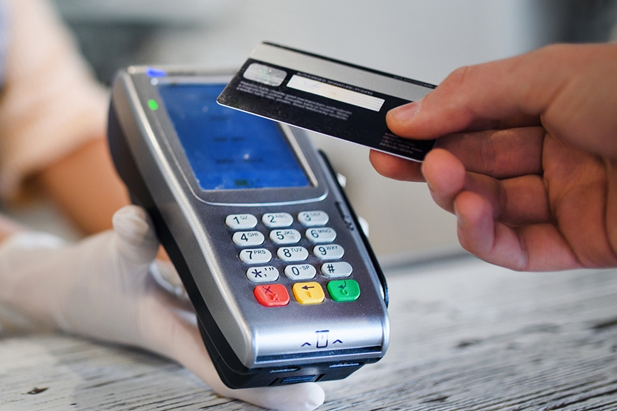 Estelionat�rio � preso pela PM ap�s fazer compras com cart�o roubado em Gaspar