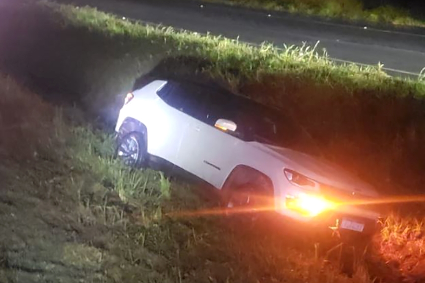 Sa�da de pista resulta em danos materiais na BR-470, em Ilhota 