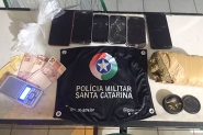 PM prende jovem por tr�fico de drogas no Bela Vista, em Gaspar