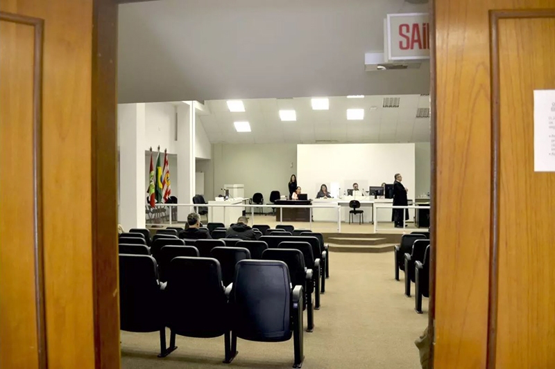 M�e que matou filho rec�m-nascido a tesouradas � condenada em Blumenau