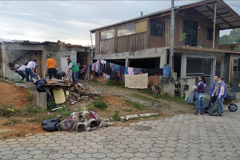 Mutir�o contra dengue recolhe mais de 24 toneladas de lixo no Bela Vista, em Gaspar