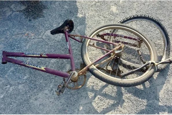 Homem morre após colidir bicicleta contra carro em Blumenau