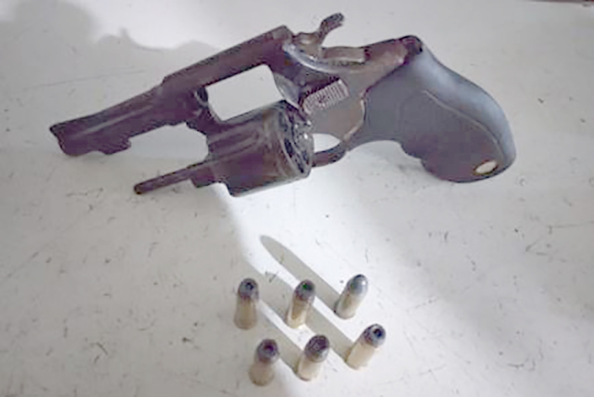 Homem com arma sem registro � preso no Santa Terezinha, em Gaspar