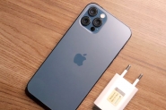 Venda de iPhones sem carregador  suspensa no Brasil