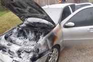 Carro pega fogo no bairro Macuco, em Gaspar