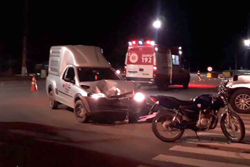 Duas pessoas são hospitalizadas após colisão entre moto e carros em Gaspar