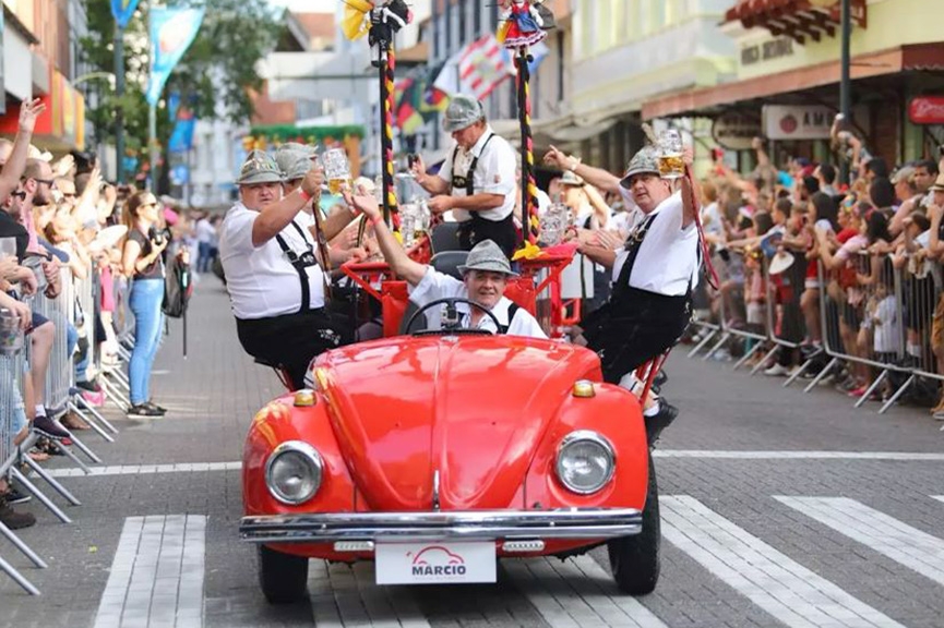 Oktoberfest Blumenau começa nesta quarta com o tradicional desfile
