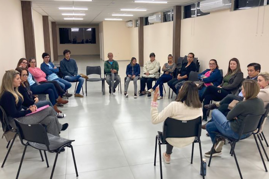Segunda tem encontro do grupo terap�utico de acolhimento de pais com filhos autistas em Gaspar	