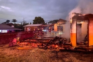 Casa � totalmente destru�da por inc�ndio no bairro Pedra de Amolar, em Ilhota